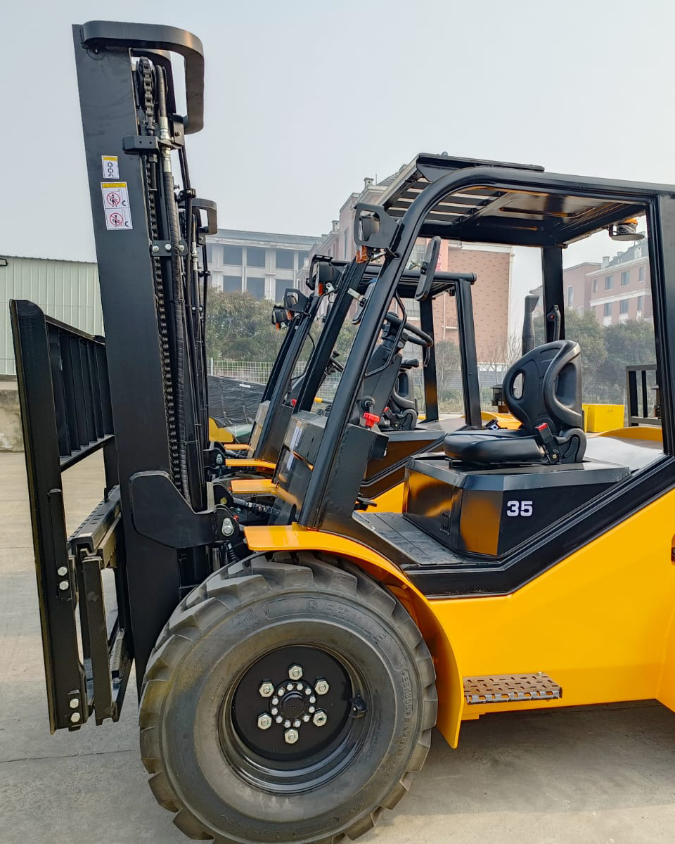 CPCD30-TR 4X4 ARAZİ FORKLİFT